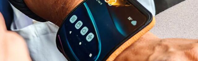 Motorola Adaptive Display: A Smartphone That Bends Around The Wrist