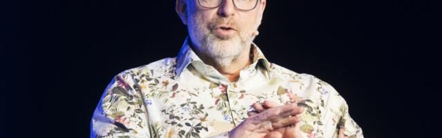An Unbothered Jimmy Wales Calls Grokipedia a ‘Cartoon Imitation’ of Wikipedia