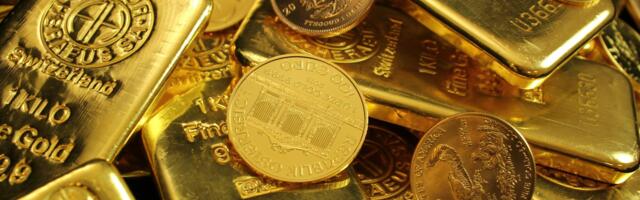 Gold crossed $3,400 while the Fed signals stability. Central bank buying data tells the real confidence story