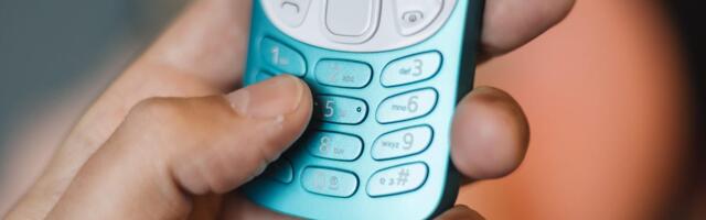 Don't Let a Border Agent Ruin Your Holiday Trip. Travel With a Burner Phone