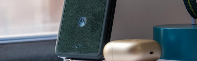 Motorola Razr Ultra drops to new record-low price, saving you $600!