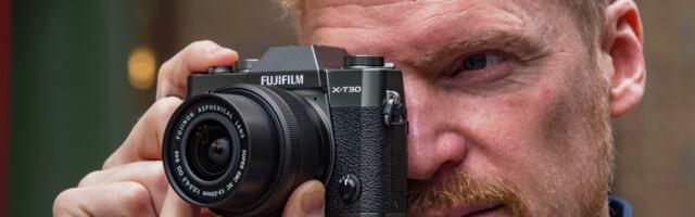 I tried the Fujifilm X-T30 III and tiny new kit lens, and the retro pairing are a great pick for beginner photographers