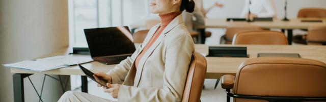 Psychology says the quietest person in a group conversation often isn’t the least engaged — they’re often the one processing at a depth the loudest voices in the room have stopped bothering to reach