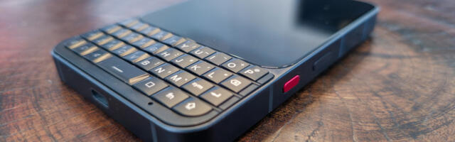 BlackBerry Blues: Hands-On With The Unihertz Titan 2 Elite Keyboard Phone