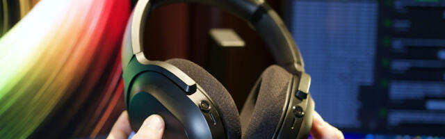 I saw Razer’s AI headphones, and they could be the perfect alternative to smart glasses