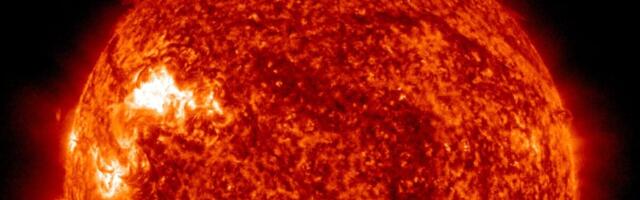 Astronomers Are Tracking a Giant Sunspot Cluster That’s Already Causing Problems