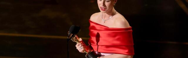 Watch Jessie Buckleys moving Oscars acceptance speech