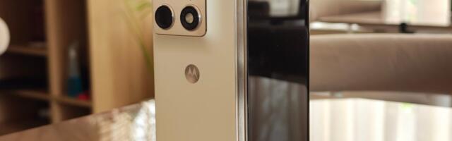 Motorola’s new Razr lineup just kicked off a carrier freebie war in the US