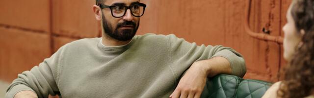 Psychology says people who listen more than they talk possess these 9 signs of intelligence