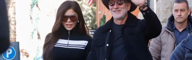 Where billionaires like Jeff Bezos and Mark Zuckerberg are spending New Year's Eve