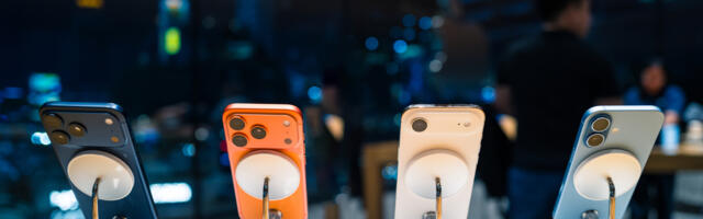 Should You Buy An iPhone Directly From Apple Or A Carrier?