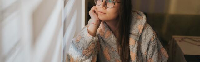 I’m 37 and I’ve started noticing that the friends who text back fastest aren’t always the ones who show up when you actually need them – and sometimes the slow responders are the ones sitting beside you when it matters