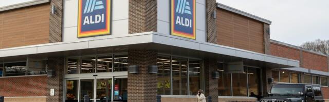 I've worked at Aldi for years. Here are my 7 best tips for buying groceries there on a budget.