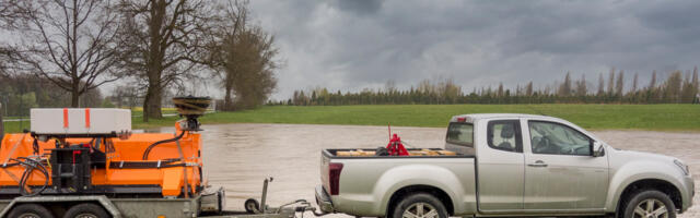 Should You Cross Your Trailer Chains While Towing?