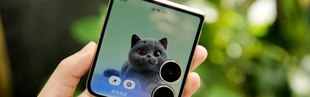 First hands-on photos of the Xiaomi Mix Flip 2 shared by DCS