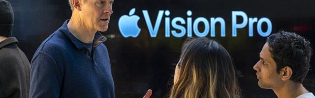 Apple’s COO Retirement Offers Clues About Cook Succession