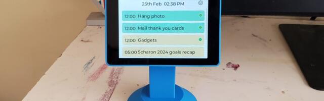 Hands-on: This 3.5-inch smart display makes my digital calendars more digestible