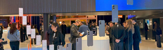 Manufacturers think you want thinner phones, but survey shows otherwise
