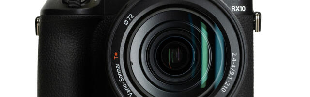 Sony's RX10 V superzoom finally arrives with a new design and 4K 120p video