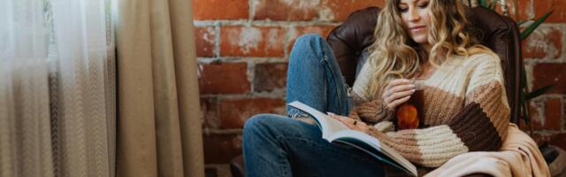 Psychology says if you prefer staying home on weekends, you display these 8 self-sufficiency traits