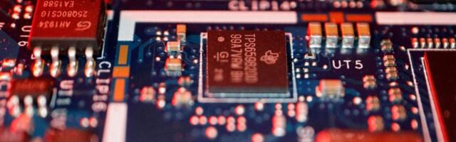 Trump enacts 25% tariff on chips — with a caveat