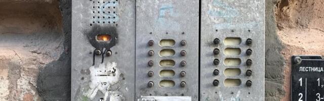 «Фамипия». Венгерские домофоны в подъездах Питера