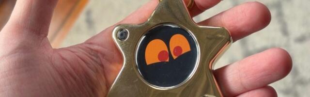 This $400 (Not) AI Keychain Is Pointless, Extravagant, and Weirdly Lovable