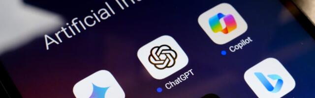 This chart showing ChatGPT vs. Gemini web traffic should have OpenAI worried