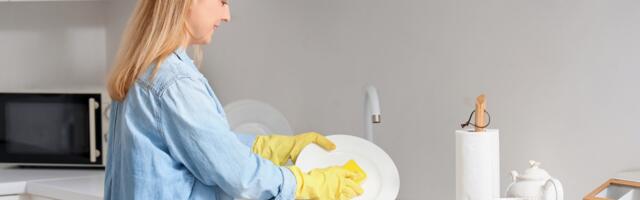 Psychology says people who wash dishes immediately after eating display these 6 personality patterns that started in childhood