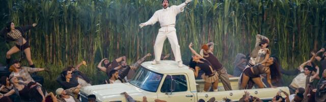 Bad Bunnys Super Bowl halftime show stuns the internet