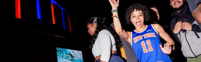 The Knicks are auctioning a pair of courtside tickets. The current bid is half a million dollars.