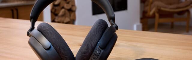 Everyone can hear your TV in their headphones using this transmitter