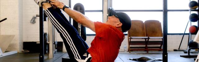 79-year-old competitive powerlifter shares his 15-minute core morning workout routine for fitness and longevity