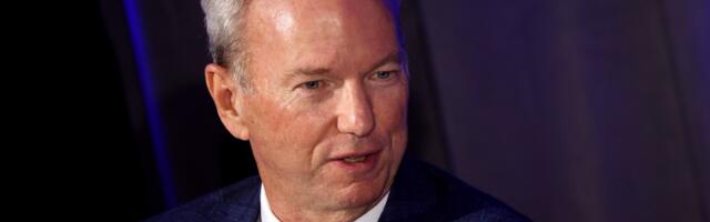 University of Arizona students boo Eric Schmidt’s AI cheerleading during commencement