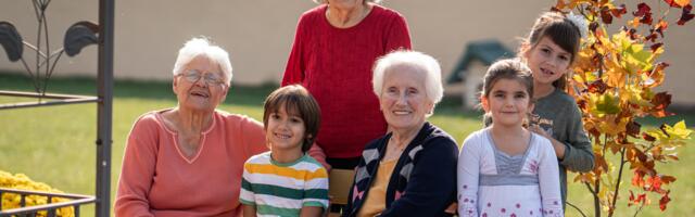 My grandmother raised 6 children alone with no money and no help — and she carried a quiet philosophy about hardship that psychologists are only now putting into words