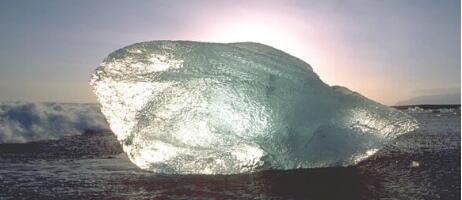 Не просто трещина: ученые раскрыли волновую природу разрушения льда