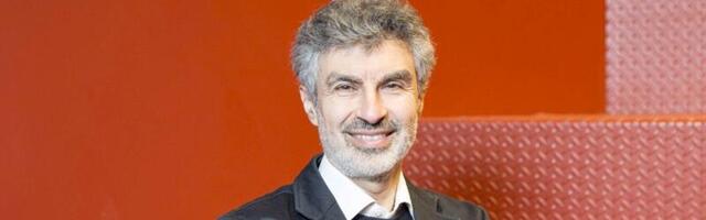 Geoffrey Hinton, Yoshua Bengio warn “risk of extinction from AI” in public letter