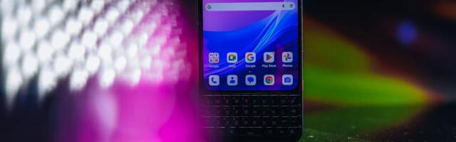 This Adorable BlackBerry-Inspired Phone Keeps Me Focused in Ways I Didn't Expect