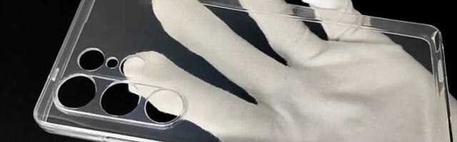Samsung Galaxy S25 Ultra case shown off on video with rounded corners