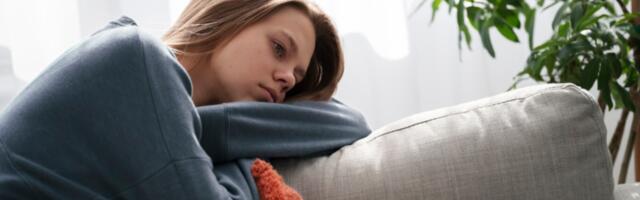 Psychology says people who constantly talk about being exhausted usually display these 8 energy-draining habits