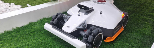 This new robot mower switches between LiDAR, RTK and cameras to make sure it never gets lost