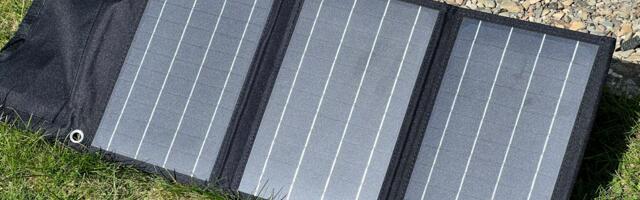 Technaxx Foldable Solar Charging Case Review