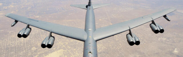 Why Does The B-52 Bomber Have Wrinkles On Its Skin?