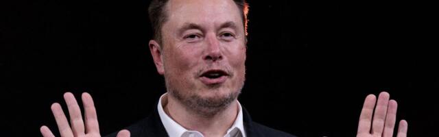 Here are the key Tesla shareholders backing Elon Musk's $1 trillion pay package — and who's against