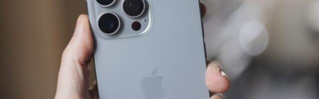 If Your Phone's Auto-Brightness Is Irritating You, Adjust These Settings Now
