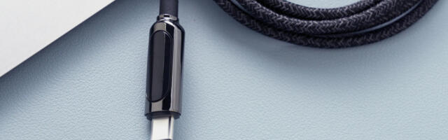 PixelCable – World’s First App Controlled Fast Charging Cable with Smart Display