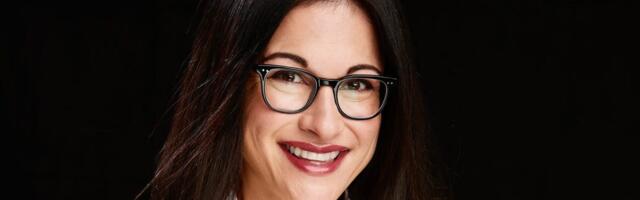 I'm an executive coach. Here are 5 ways I'm telling my clients to use AI to get ahead at work.