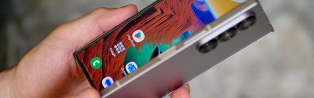 One of Digital Trends favorite folding phones is (at least) $300 off today