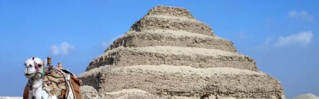 Did ancient Egyptians use a hydraulic lift to build the Pyramid of Djoser?