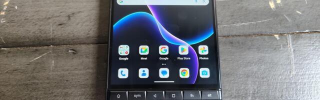 Unihertz Titan 2 Unboxing: A BlackBerry-Like Phone For An Android World video